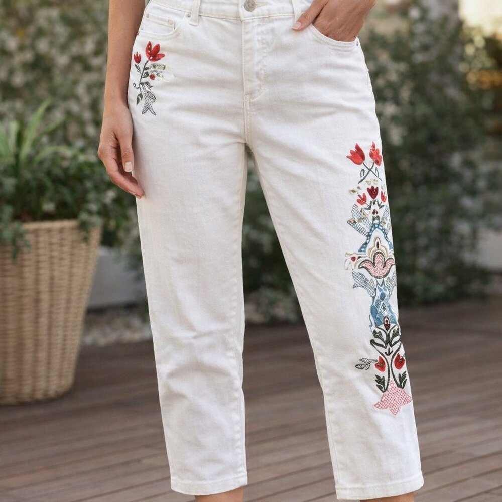 Capri Jeans Nine West White Embroidered leg Chrystie Floral Stretch